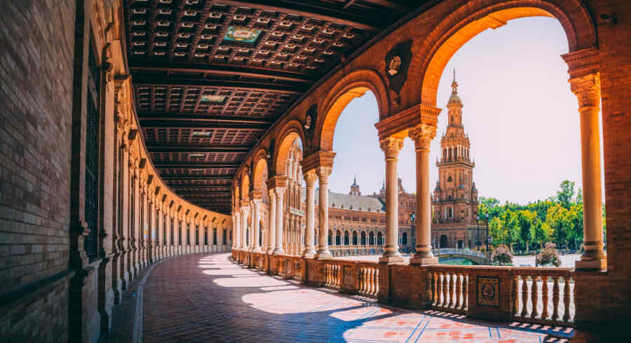 Hermosa vista a la plaza en Sevilla - España